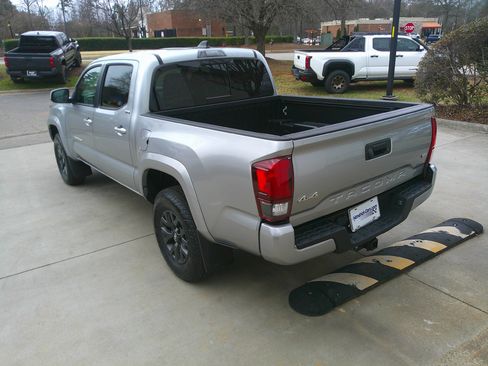 Used 2023 Toyota Tacoma SR5 w/ Technology Package image 9