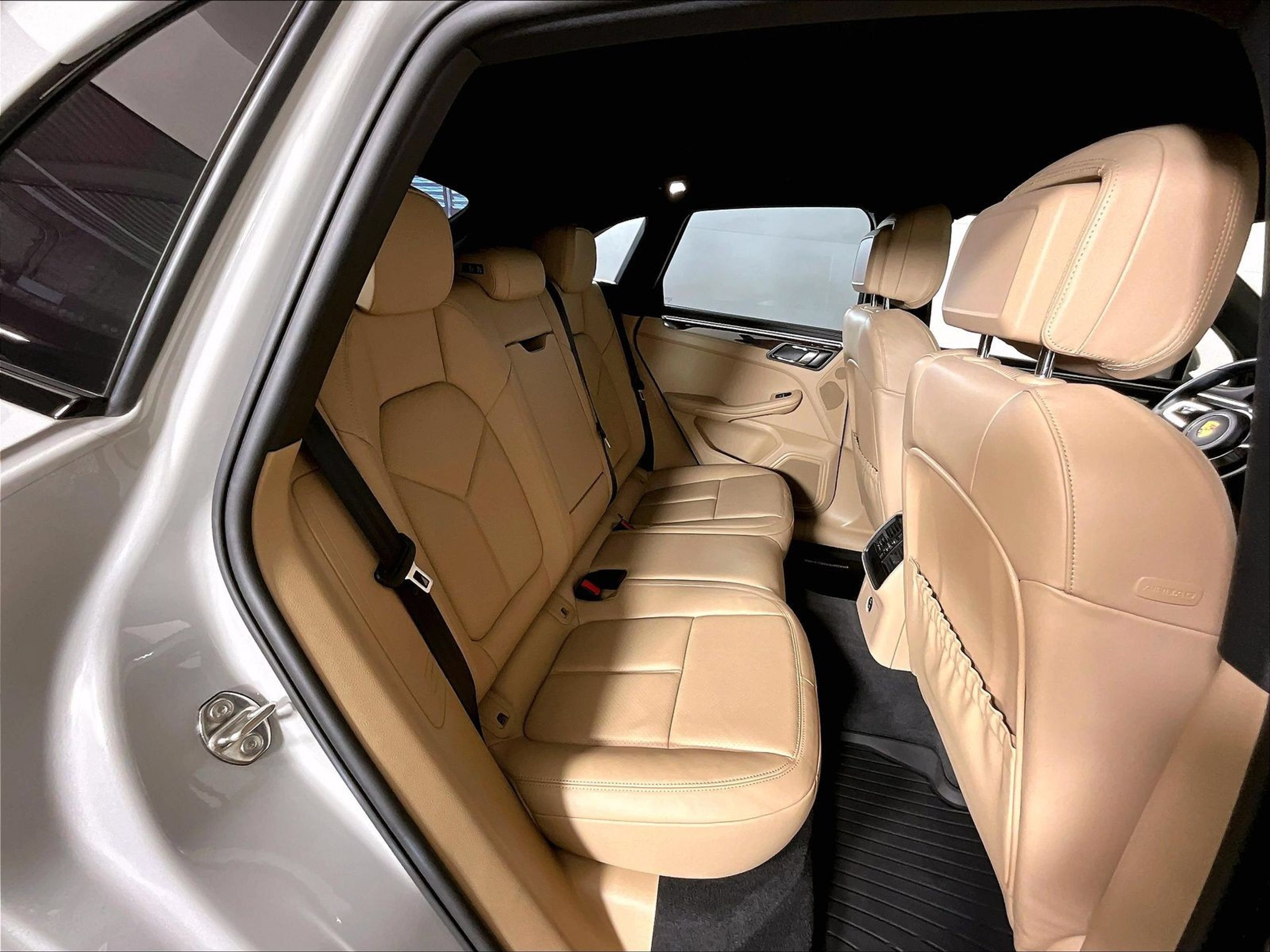 Certified 2021 Porsche Macan S AWD/4WD image 19