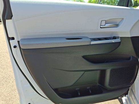 Used 2025 Toyota Sienna XLE w/ XLE Plus Package AWD/4WD image 15