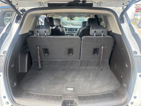 Used 2019 Buick Enclave Essence AWD/4WD image 12