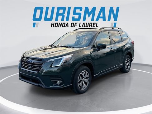 Used 2023 Subaru Forester Premium image 1