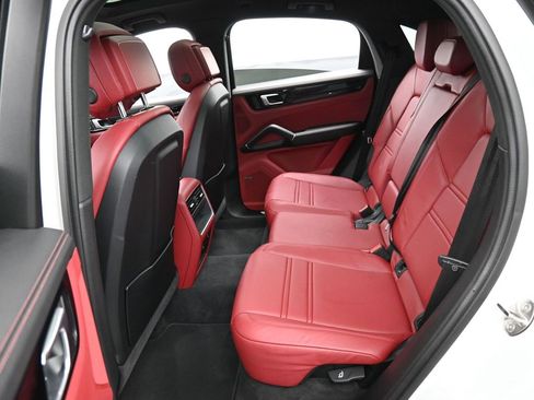 Certified 2022 Porsche Cayenne E-Hybrid Coupe image 26