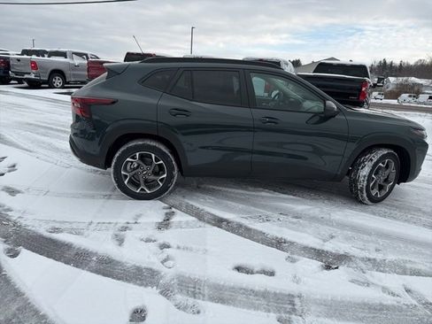 New 2026 Chevrolet Trax LT w/ Sunroof Package image 9