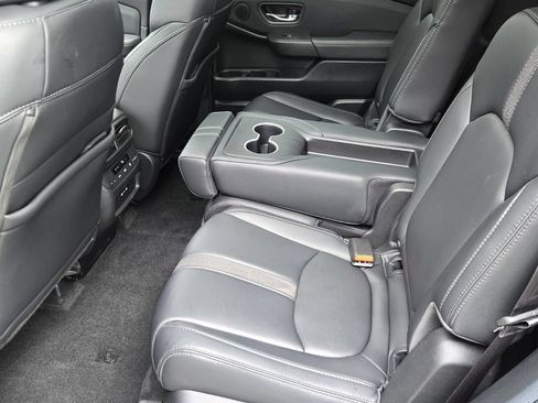 Certified 2025 Honda Pilot Touring image 12