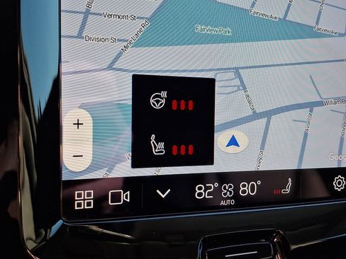 Used 2023 Volvo XC60 B5 Plus image 25