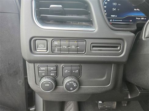 Used 2023 Chevrolet Suburban LT image 21
