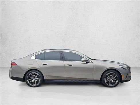 Used 2024 BMW i5 eDrive40i w/ Executive Package RWD image 4