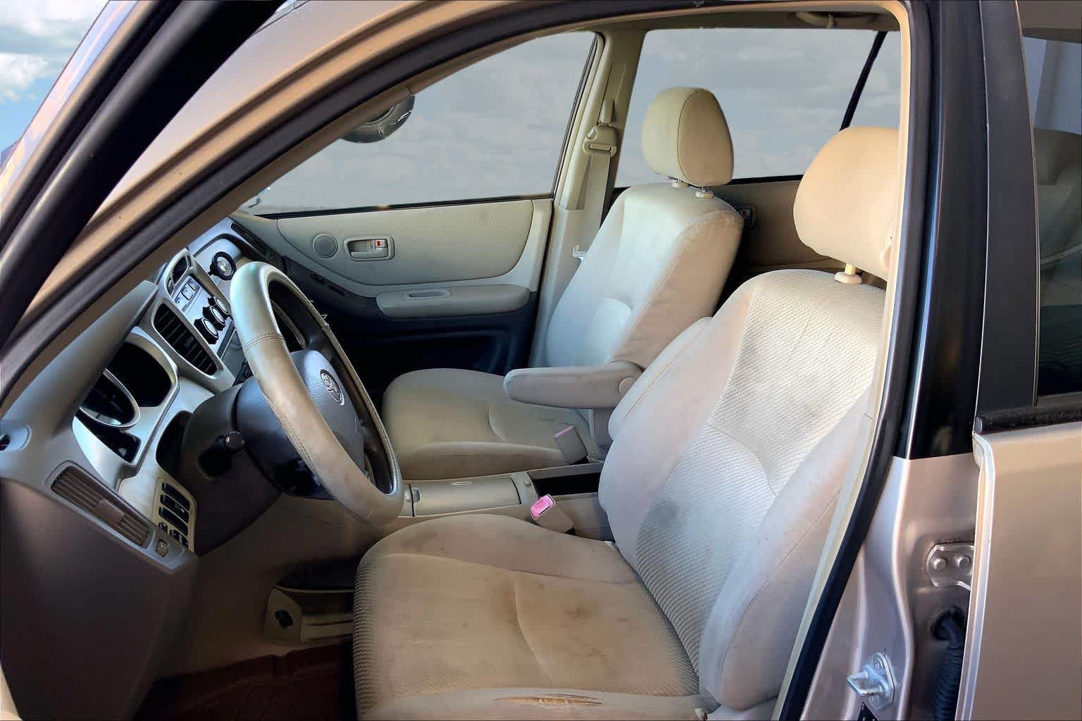 Used 2005 Toyota Highlander 4WD V6 w/ 3rd Row image 11