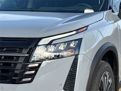 New 2026 Nissan Pathfinder Platinum image 5