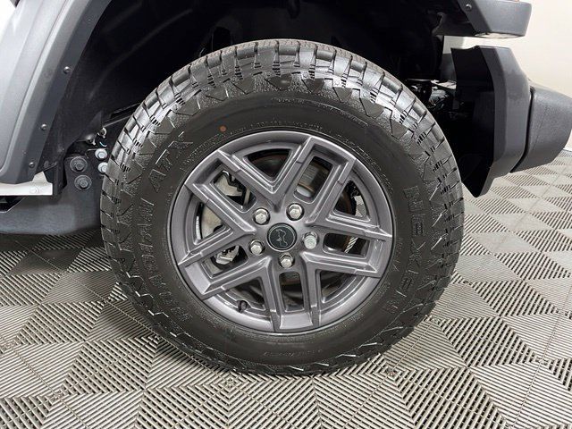 Used 2026 Jeep Wrangler Unlimited Sport AWD/4WD image 9
