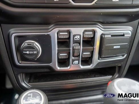 Used 2023 Jeep Wrangler Unlimited Sahara w/ Cold Weather Group AWD/4WD image 26