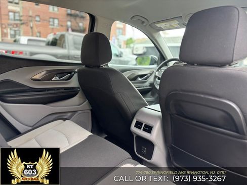 Used 2024 GMC Terrain SLE FWD image 10