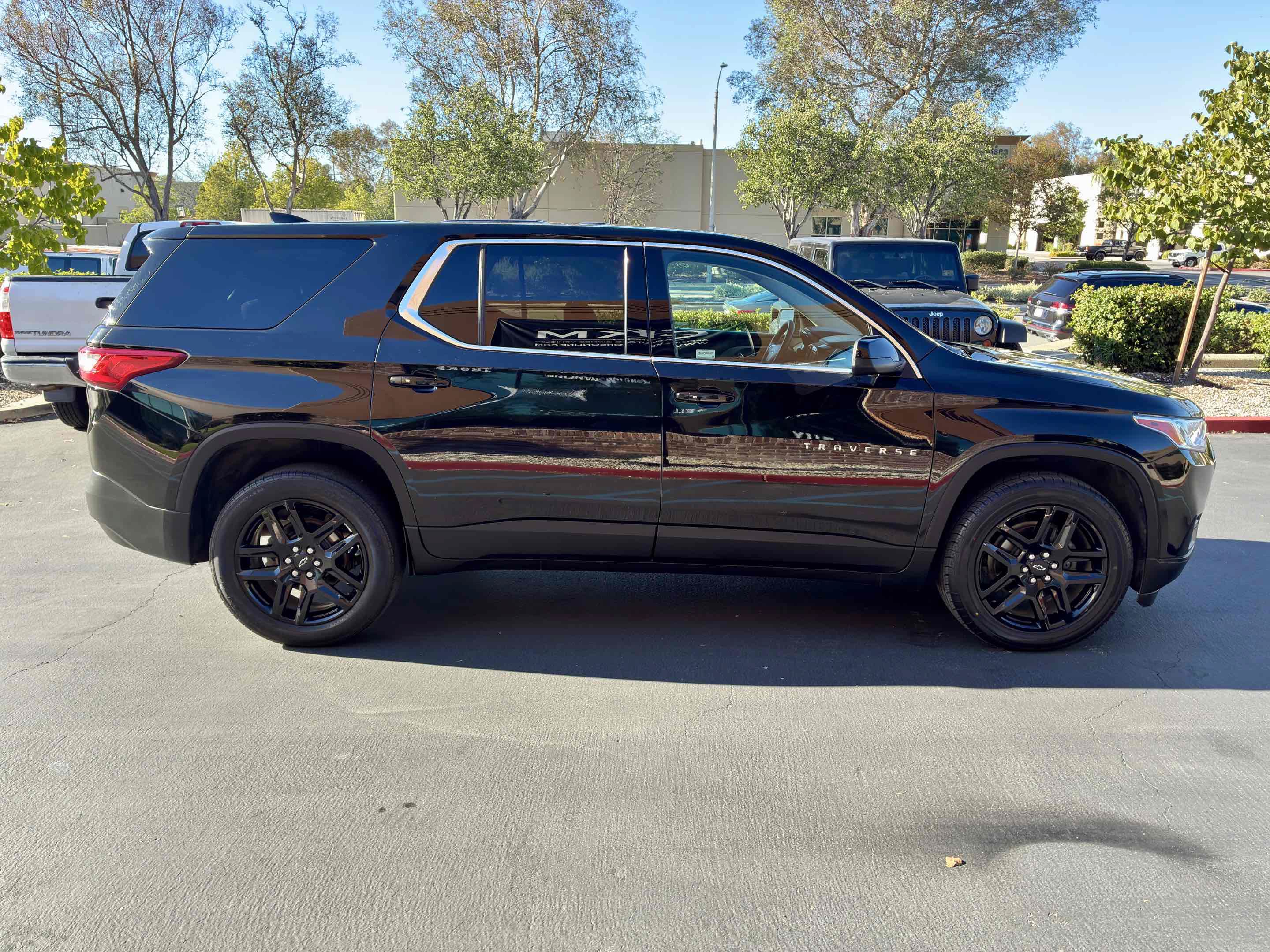 Used 2021 Chevrolet Traverse LS w/ LPO, Black Accent Package FWD image 7