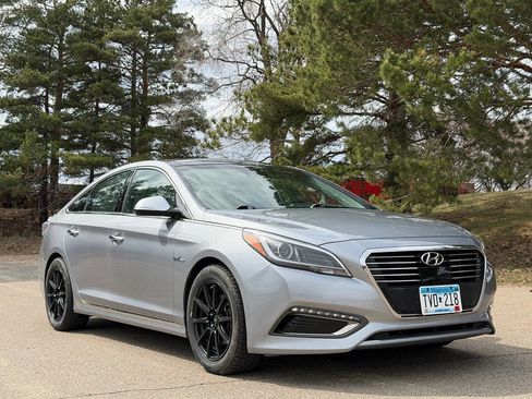 Used 2016 Hyundai Sonata Limited w/ Option Group 02 image 1