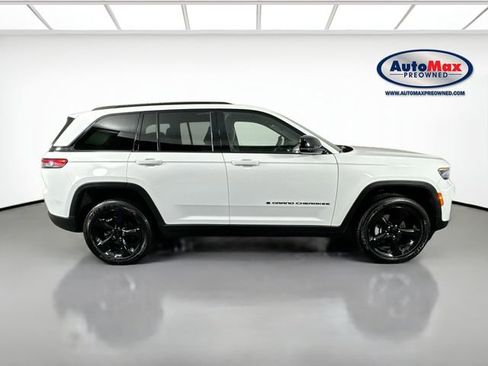 Used 2023 Jeep Grand Cherokee Altitude image 10