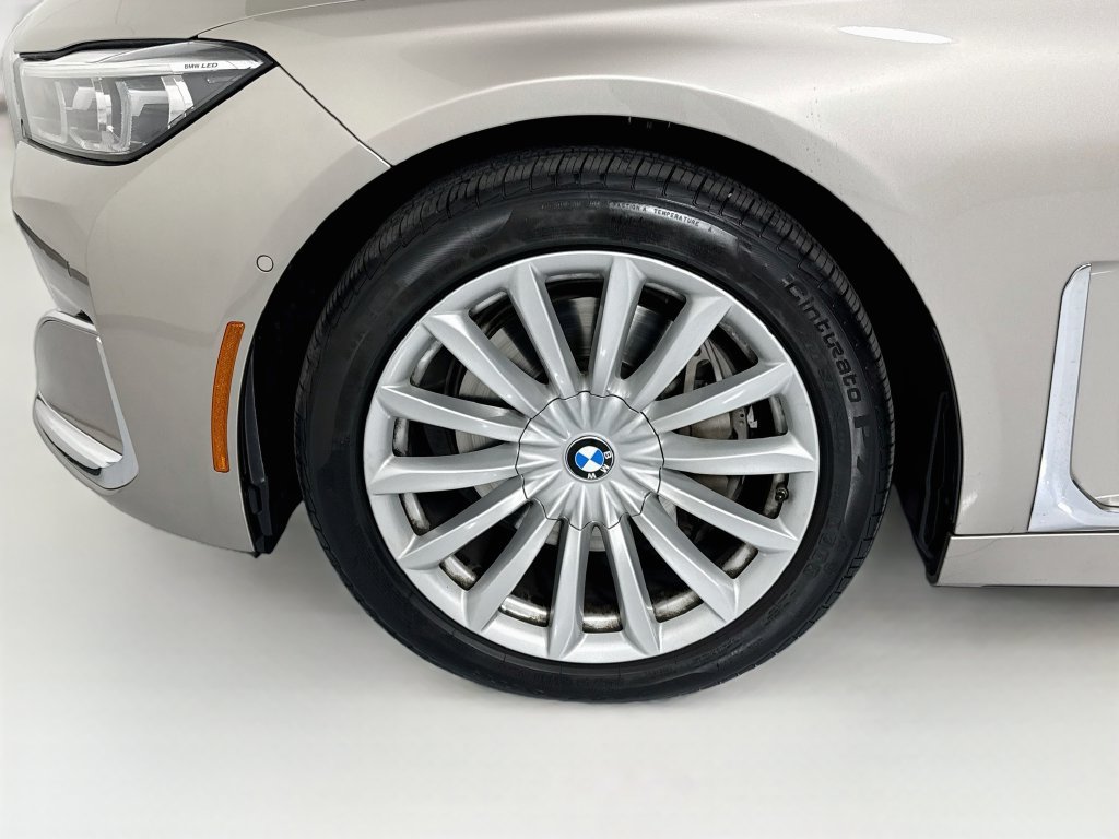 Used 2022 BMW 740i w/ Premium Package RWD image 30