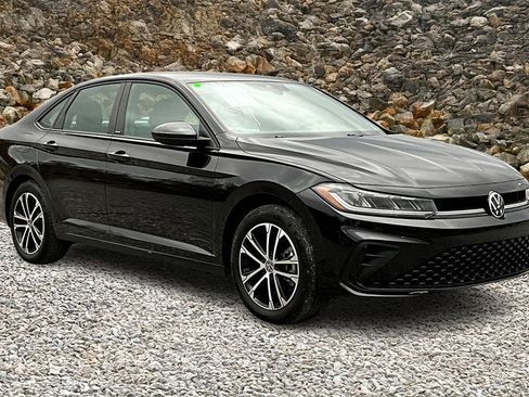 Used 2025 Volkswagen Jetta Sport image 9