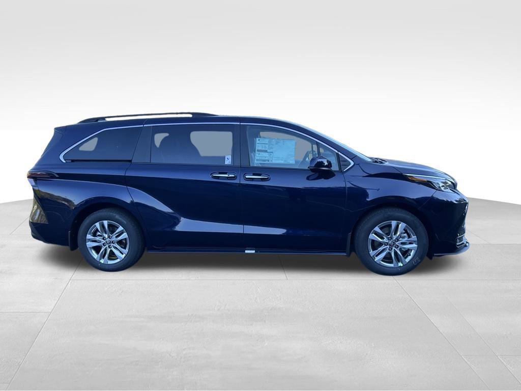New 2026 Toyota Sienna XLE AWD/4WD image 6