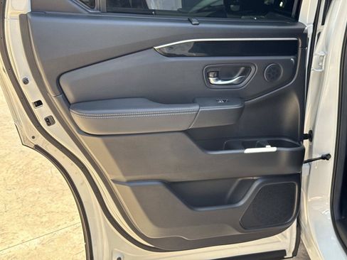 Used 2025 Honda Pilot Touring image 17