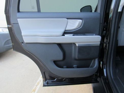 Used 2025 Ford Expedition Active image 19