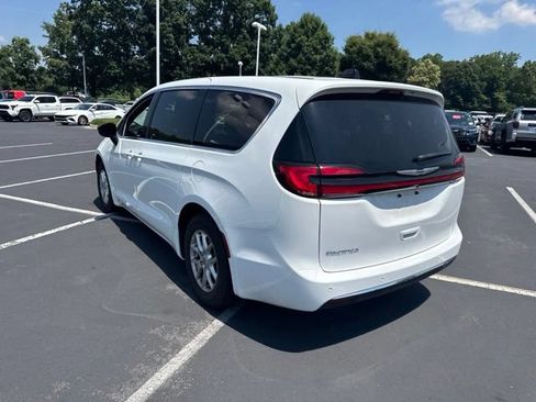 Used 2025 Chrysler Pacifica Select FWD image 7