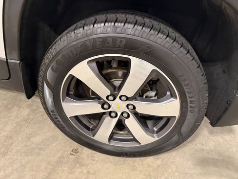 Used 2022 Chevrolet Traverse LT w/ LT Premium Package image 31