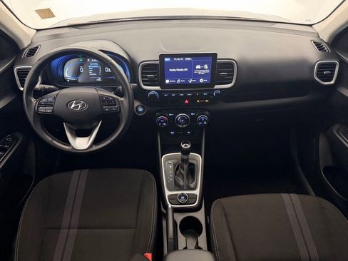 Used 2025 Hyundai Venue SEL FWD image 17