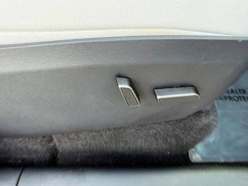 Used 2024 Tesla Model Y Long Range image 31