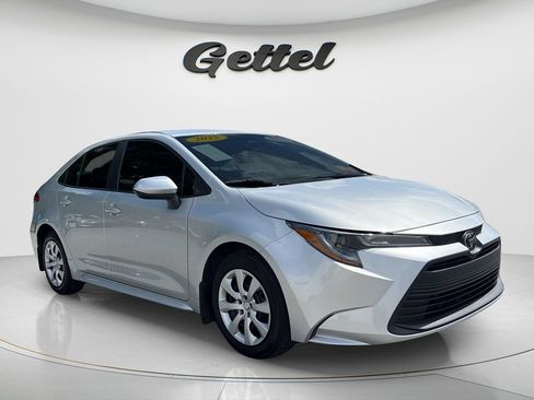 Used 2025 Toyota Corolla LE FWD image 3