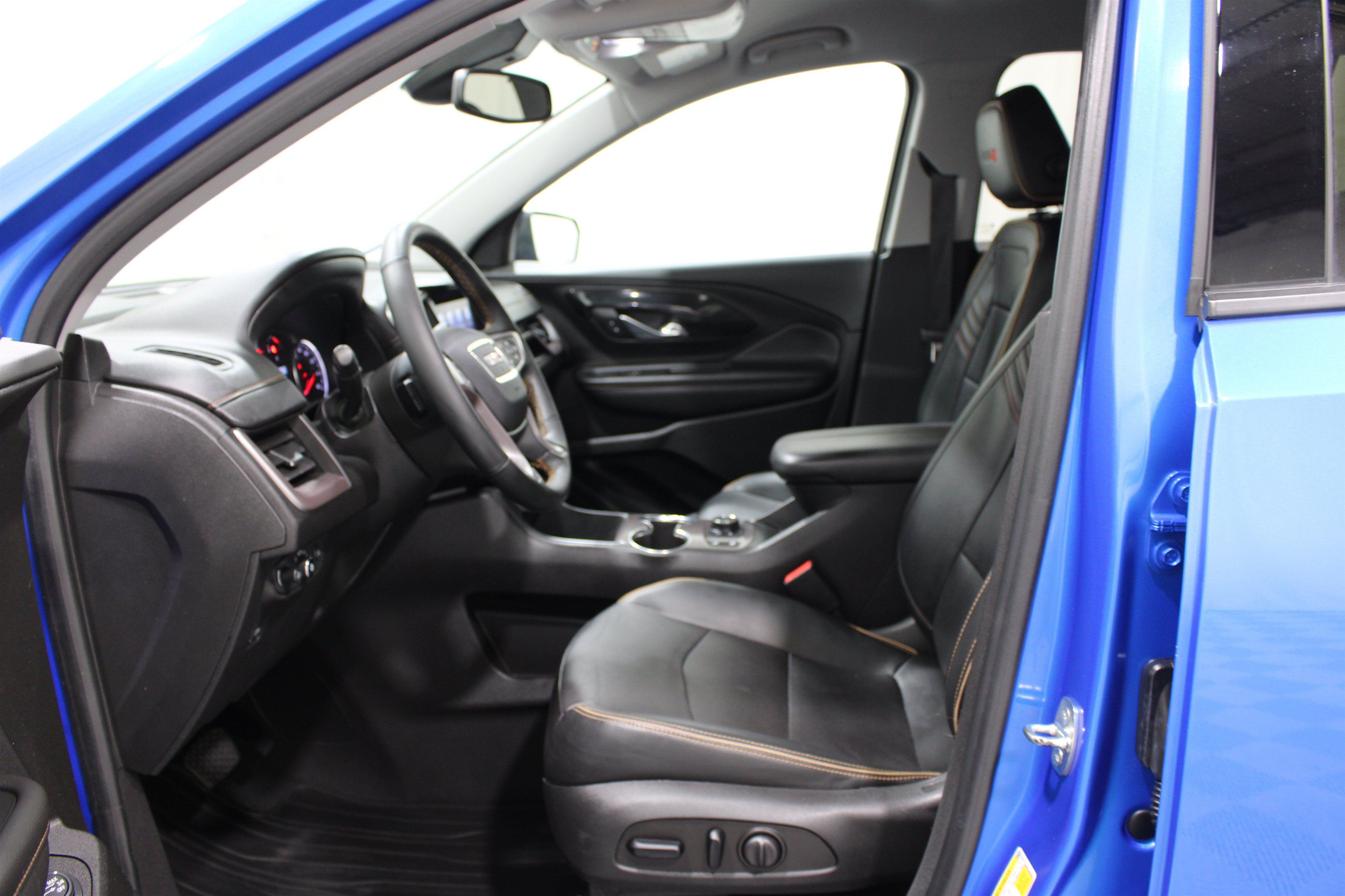 Used 2024 GMC Terrain AT4 AWD/4WD image 3