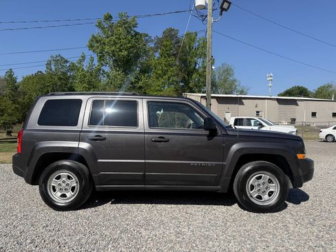 Used 2015 Jeep Patriot Sport image 5