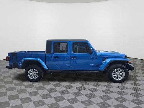 Used 2023 Jeep Gladiator Sport AWD/4WD image 5