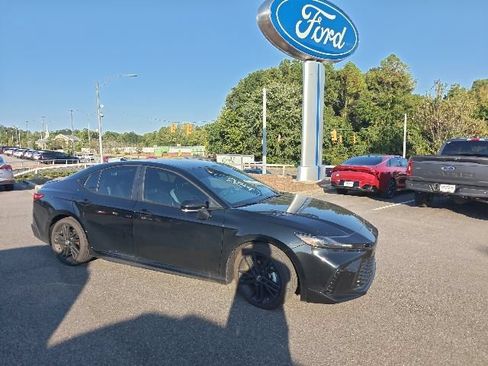 Used 2026 Toyota Camry Hybrid w/ Convenience Package FWD image 1