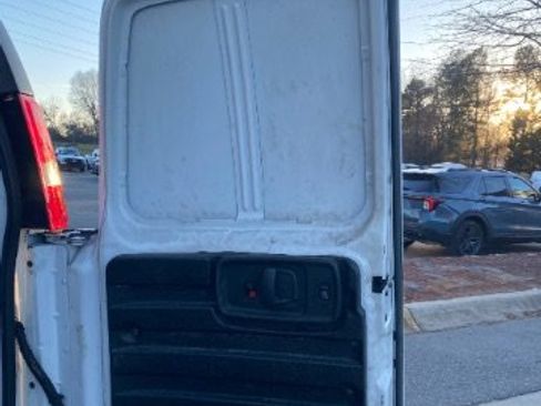 Used 2017 Chevrolet Express 3500 LS image 10