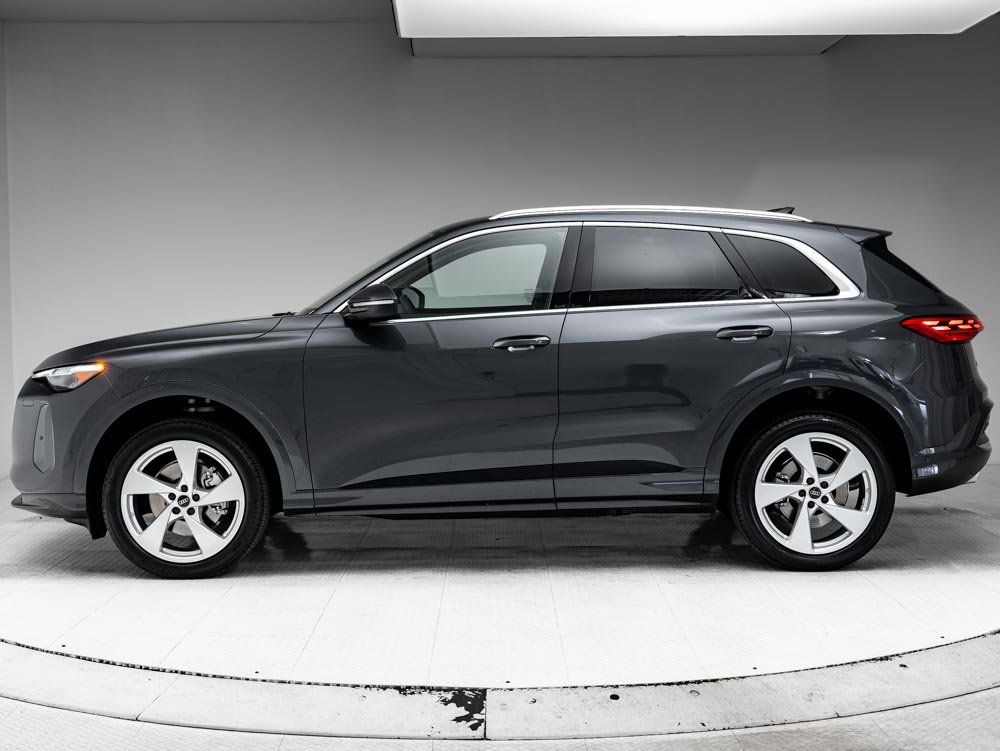 Used 2025 Audi Q5 Premium Plus w/ Premium Plus AWD/4WD image 2