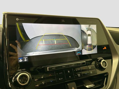 Used 2021 Toyota Highlander Platinum image 14