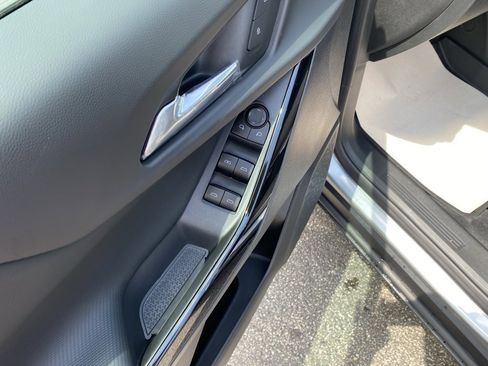 New 2025 Chevrolet Equinox LT image 10