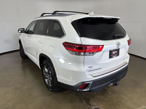 Used 2018 Toyota Highlander Limited Platinum AWD/4WD image 12