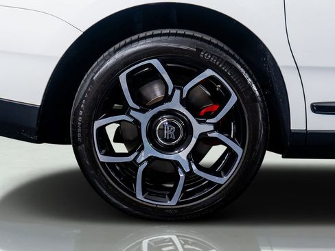 Used 2023 Rolls-Royce Cullinan Black Badge image 9