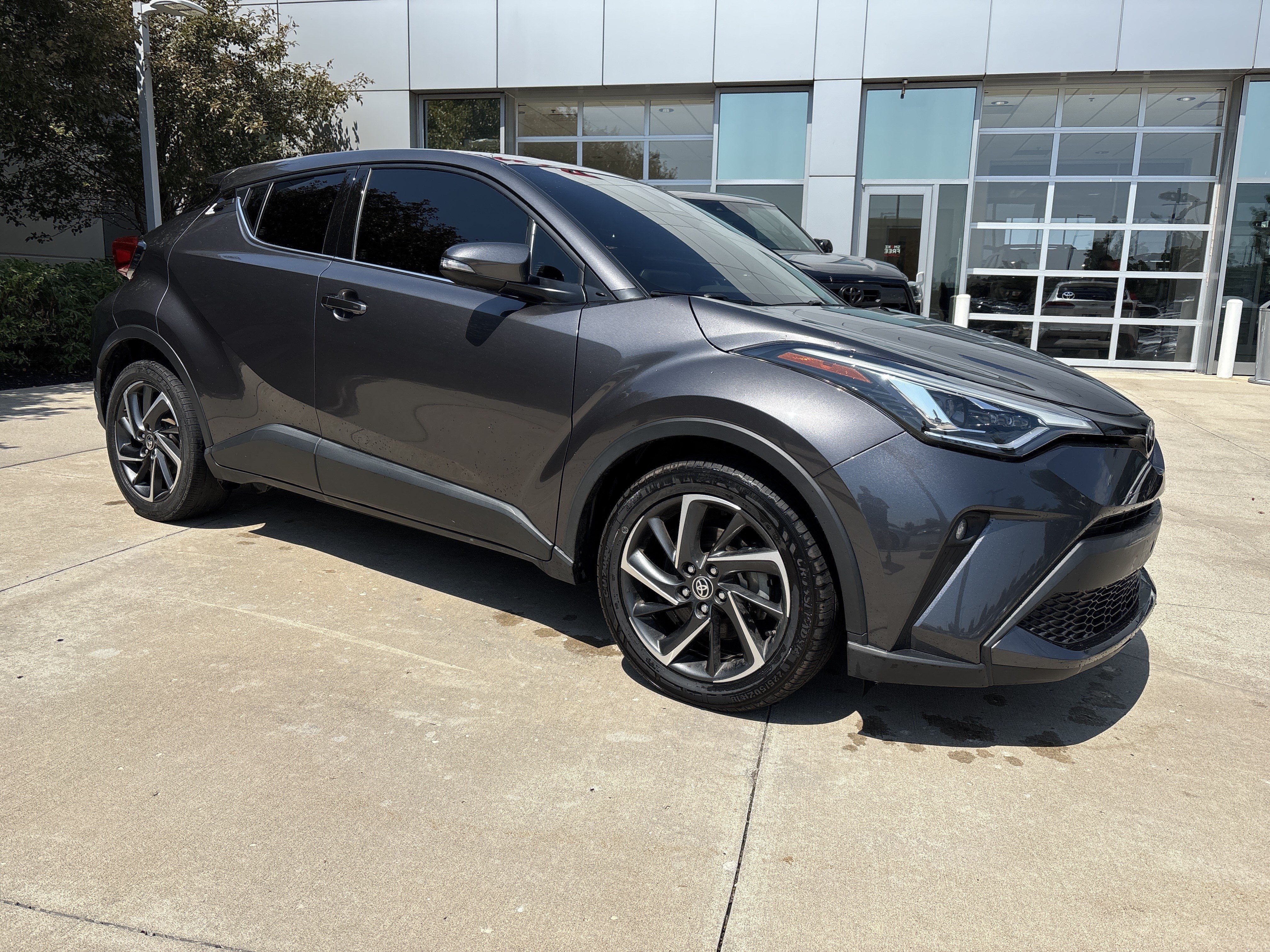 Used 2021 Toyota C-HR Limited FWD image 2