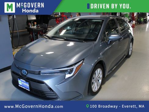 Used 2025 Toyota Corolla LE w/ LE Premium Package image 1