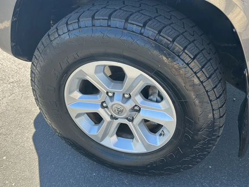 Used 2020 Toyota 4Runner SR5 Premium w/ Moonroof Package AWD/4WD image 6