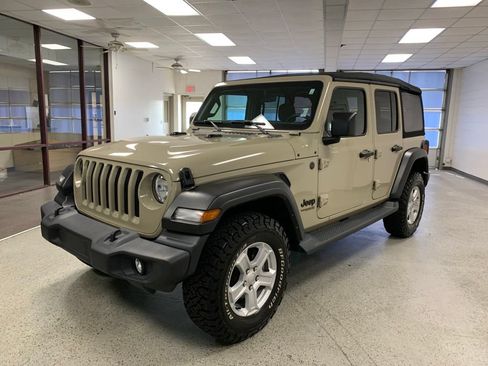 Used 2022 Jeep Wrangler Unlimited Sport AWD/4WD image 5