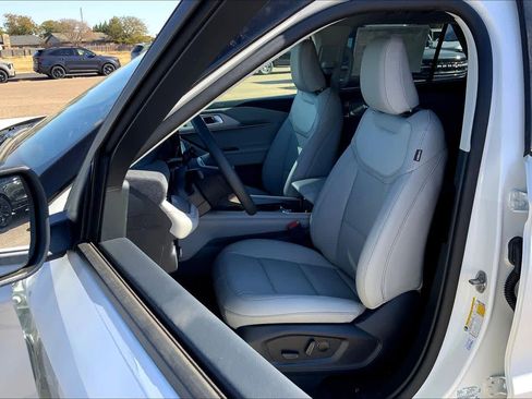 New 2026 Ford Explorer Active w/ Active Comfort Package image 9