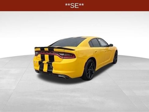 Used 2017 Dodge Charger SE w/ Blacktop Package image 7