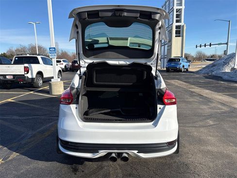 Used 2018 Ford Focus ST w/ Equipment Group 402A image 16