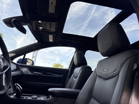 Used 2025 Cadillac XT5 Premium Luxury image 28