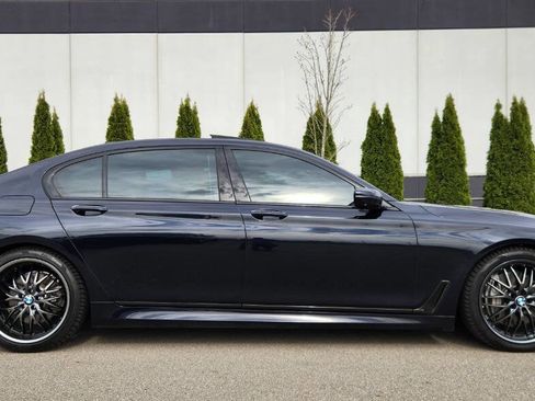 Used 2017 BMW 750i xDrive image 5