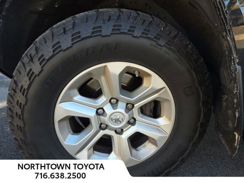 Used 2017 Toyota 4Runner SR5 Premium image 13