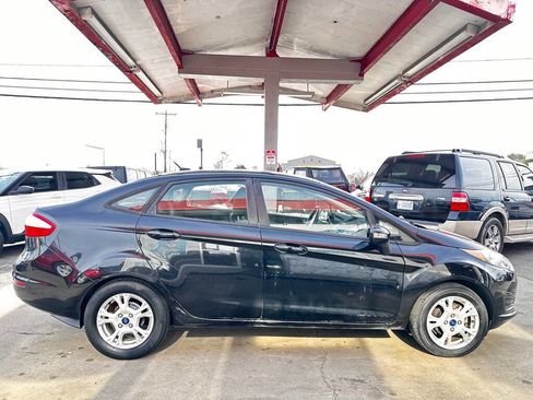 Used 2015 Ford Fiesta SE image 5